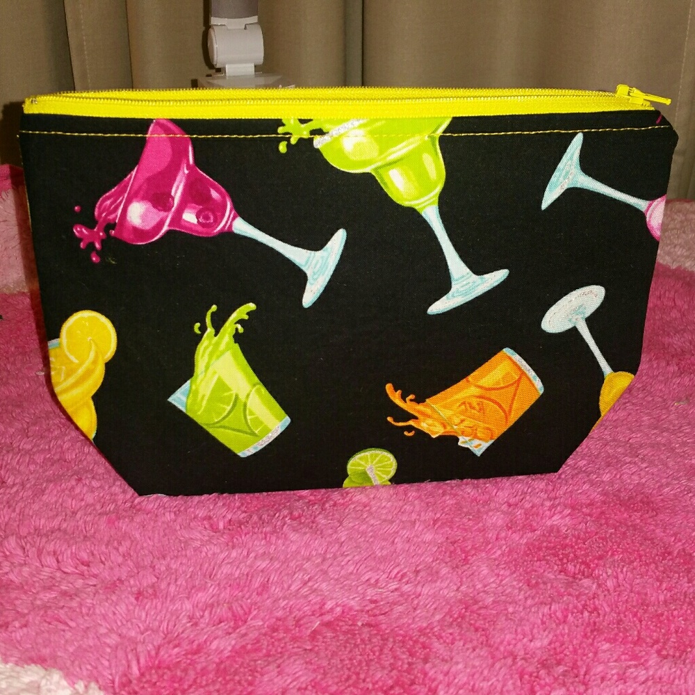 Handmade 🍹🍸 Makeup bag!